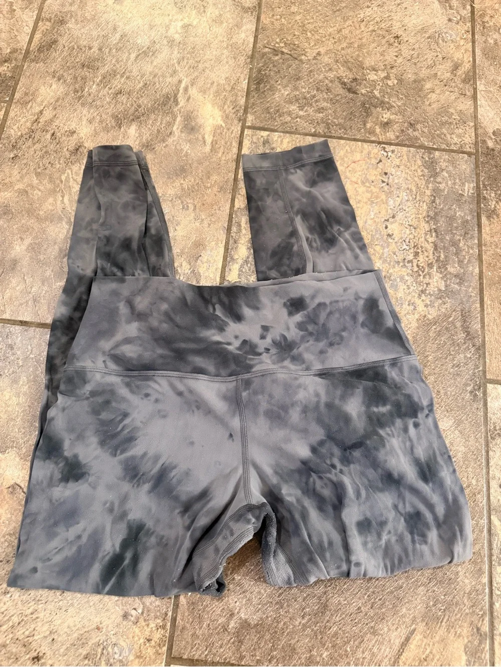 Lululemon Diamond Dye Aligns size 10, 25” inseam